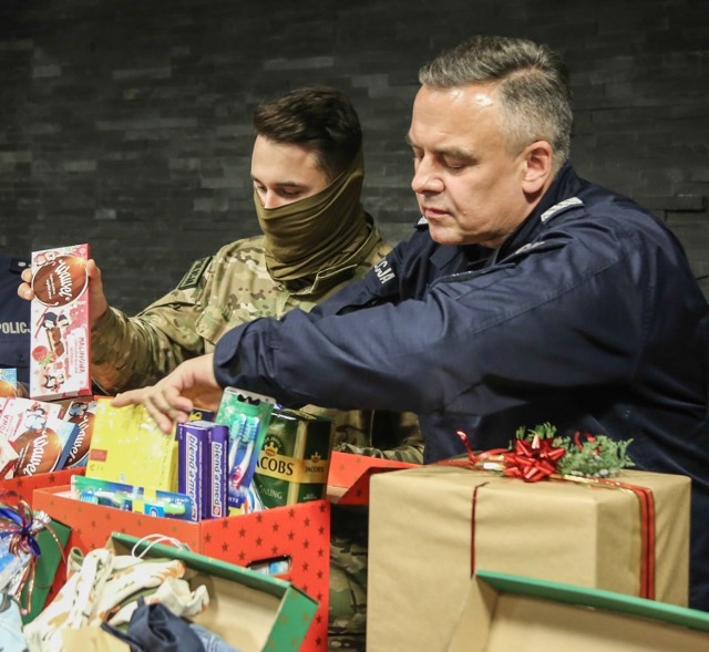 Jak co roku, w grudniu, Małopolska Policja włącza się w projekt „Szlachetnej Paczki”, który łączy działania tysięcy osób z całego kraju na rzecz potrzebujących.