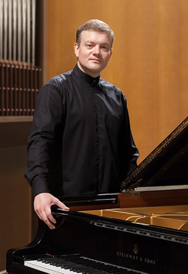 Wybitny pianista i znakomity dyrygent wystapią w Dworze Artusa
