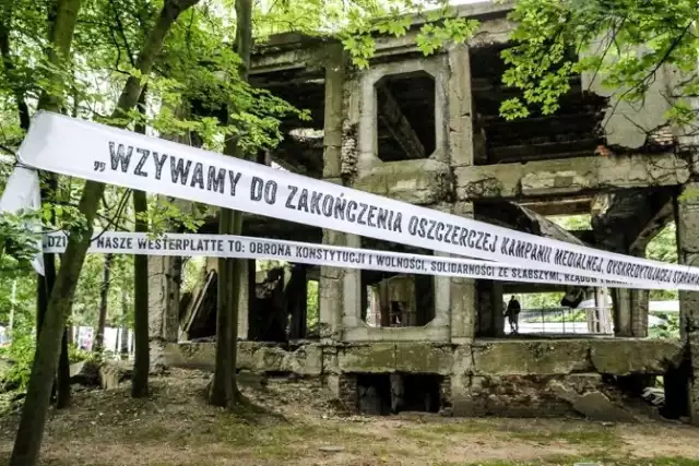 Gdańsk. Transparenty sprzeciwu wobec specustawy o Westerplatte
