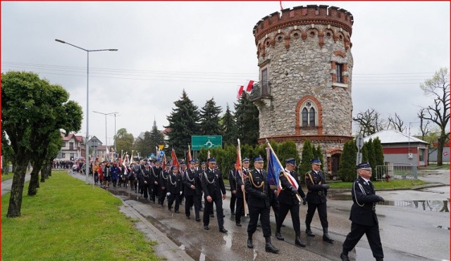 W Kazimierzy Wielkiej po zakończeniu mszy świętej uczestnicy uroczystości przy dźwiękach orkiestry dętej Ochotniczej Straży Pożarnej z Zięblic pod batutą kapelmistrza Zbigniewa Janika, przeszli przed pomnik Tadeusza Kościuszki.