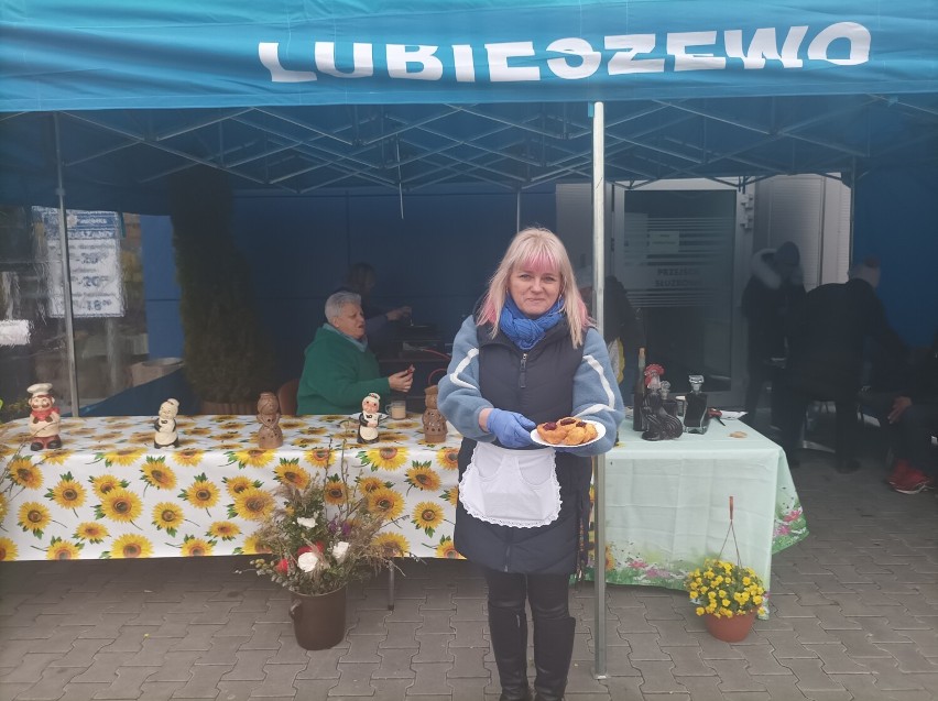 Marzenka w roli kelnerki sprawdziła się świetnie. Z...