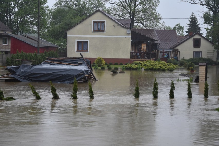Powódź na Powiślu dąbrowskim. Ewakuowani mieszkańcy, zalane domy i nieprzejezdne drogi