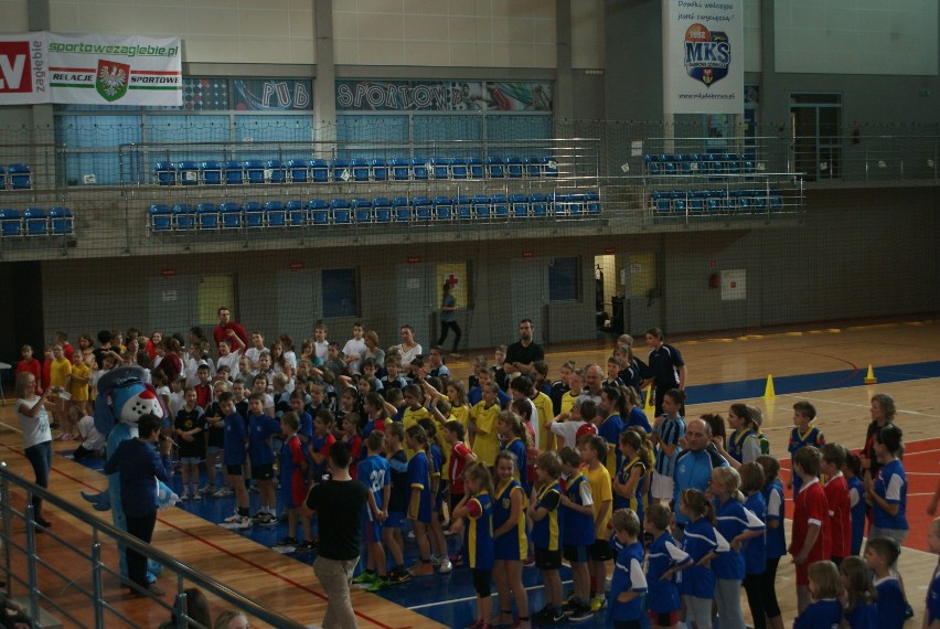 Mini Olimpiada w hali Centrum zgromadziła uczniów dąbrowskich szkół