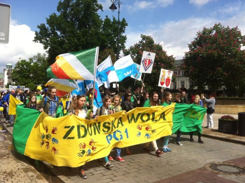 Uczniowie z PG 1 w Zduńskiej Woli na Paradzie Schumana