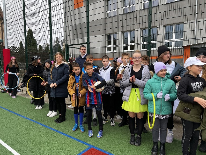 Nowe boisko przy szkole w Kaszczorze oficjalnie otwarte 
