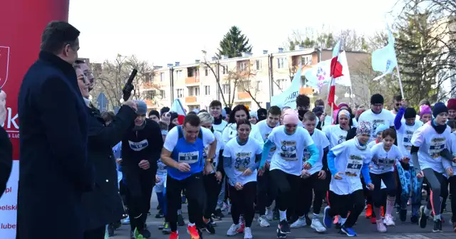 Bieg Tropem Wilczym po raz kolejny rozpoczął się w Chełmie na Placu Niepodlegości.