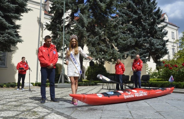 Matką chrzestną wyprawy jest Magdalena Bieńkowska, Miss Polski 2015