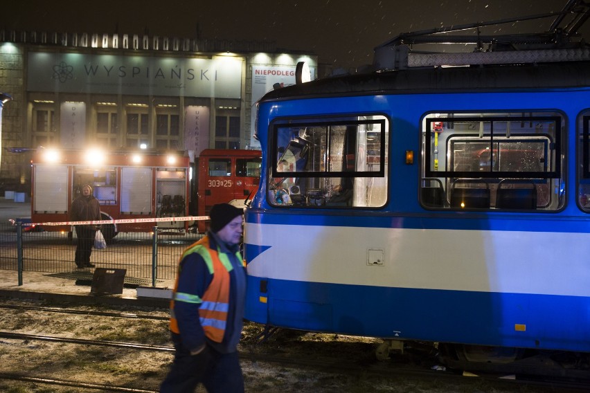 Poważny wypadek pod Cracovią, kobieta wpadła pod tramwaj