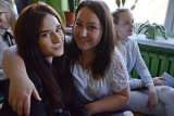 Licealiści z "Mickiewicza" odebrali świadectwa ukończenia szkoły [ZDJĘCIA, FILM]