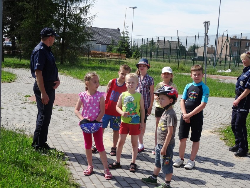 Policja w Jarocinie: Policjanci uczyli dzieci przepisów...