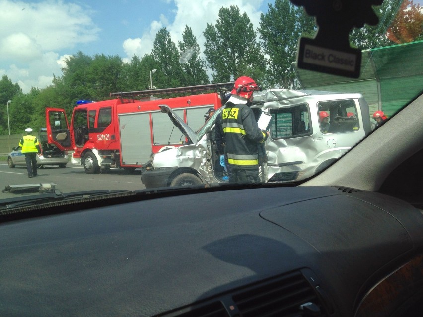 Wypadek na DTŚ Świętochłowice: Jedna osoba trafiła do szpitala