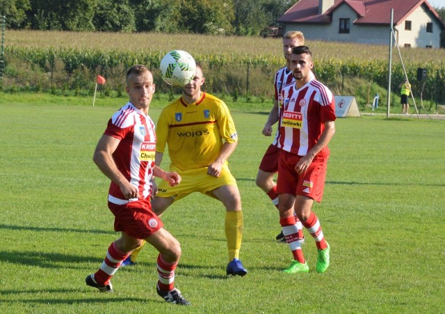 Wojciech Jamróz, z lewej, uratował Sole Oświęcim punkt w derbach Małopolski z Podhalem Nowy Targ 2:2.