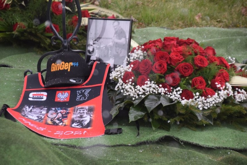 Ostatnie pożegnanie Jacka Gomólskiego. Były zawodnik Startu został pochowany na cmentarzu w Ułanowie