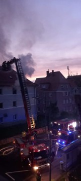 Mężczyzna zginął w pożarze na Białym Kamieniu w Wałbrzychu. Wcześniej wstrzymano jego eksmisję