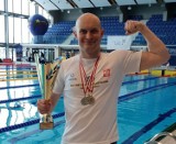 Policjant z Koszalina ponownie bezkonkurencyjny w zawodach pływackich