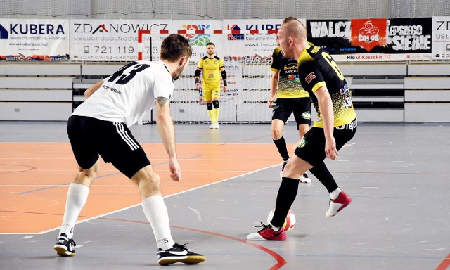 Piotr Przygocki z Futsalu Powiat Pilski (na zdjęciu z lewej) wystąpił w reprezentacji Polski w Akademickich Mistrzostwach Świata w Portugalii