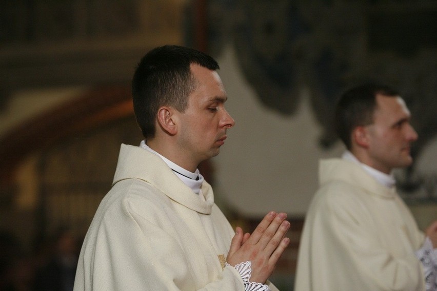 Legnica: Wyświęcenie nowych księży w legnickiej katedrze
