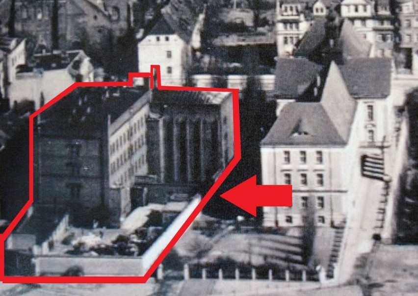 Budynek sądu przed wojną. Obok (w czerwonej ramce) areszt....