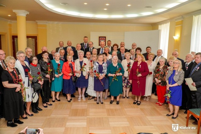 Kilkanaście par z Kielc świętowało złote gody.

Zobacz kolejne zdjęcia