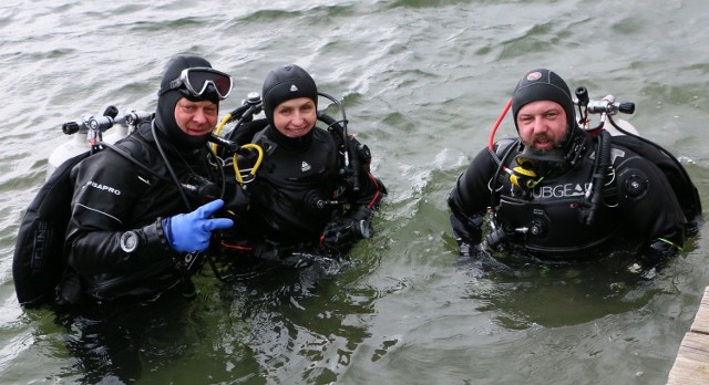 Nurkowie z klubu Extreme Dive pożegnali zimę podczas sobotniego nurkowania w jeziorze Głębokie koło Międzyrzecza.