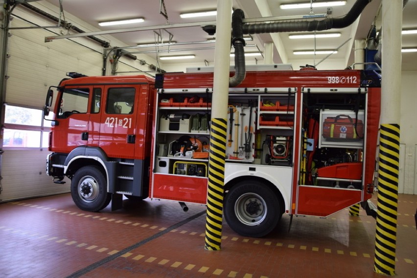 Powiat człuchowski. Przekazanie nowych wozów dla strażaków (zdjęcia)