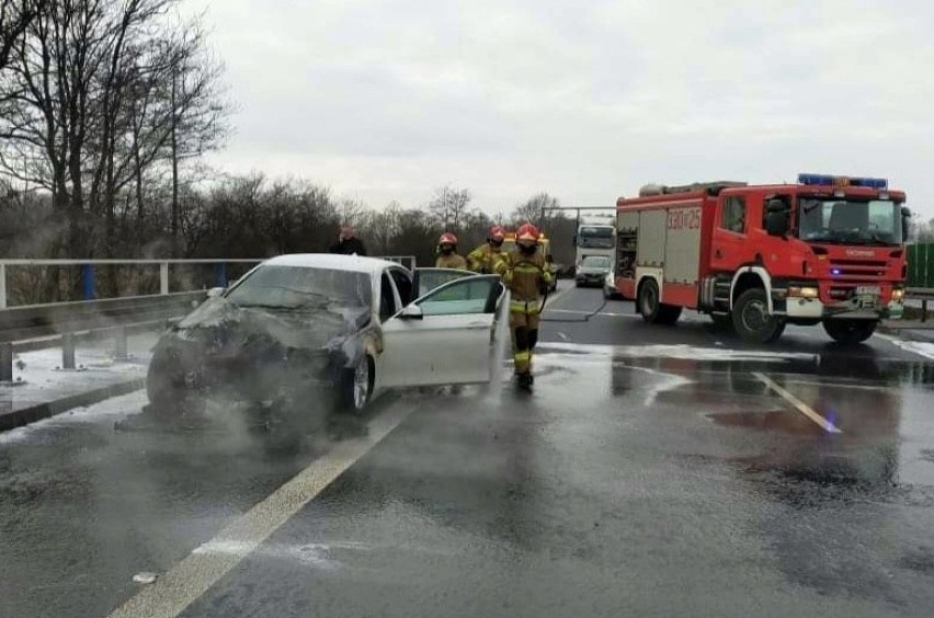 Pożar BMW na autostradzie A4 koło Kątów Wrocławskich...