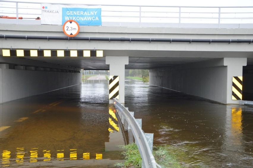 Podnosi się stan rzek w Łowiczu. Burmistrz zwołał sztab kryzysowy [ZDJĘCIA]