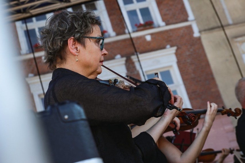 Muzyczne urodziny ks. Jana Kaczkowskiego na Starym Rynku w Pucku. Zagrała Polska Filharmonia Kameralna Sopot