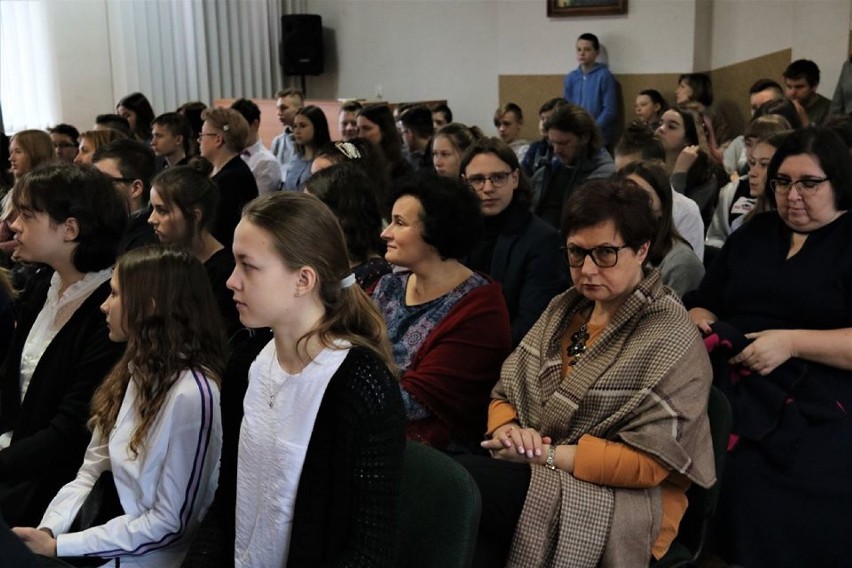 Młodzież z województwa spotkała się w Korycinie. Wszyscy recytowali wiersze Leonardy Szubzdy (zdjęcia)