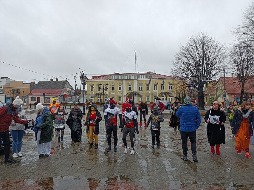 WOŚP 2022. 6. Bieg z Fantazją w Gostyninie. Uczestnikom nie straszna była zła pogoda! [ZDJĘCIA]