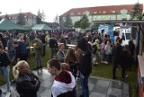 Tłumy na placu Unii Europejskiej w Krośnie Odrzańskim. Wielkie kolejki do Food Trucków w weekend