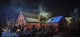 Pożar domu jednorodzinnego w Małujowicach w powiecie brzeskim. Na szczęście mieszkańcy w porę zdążyli opuścić budynek