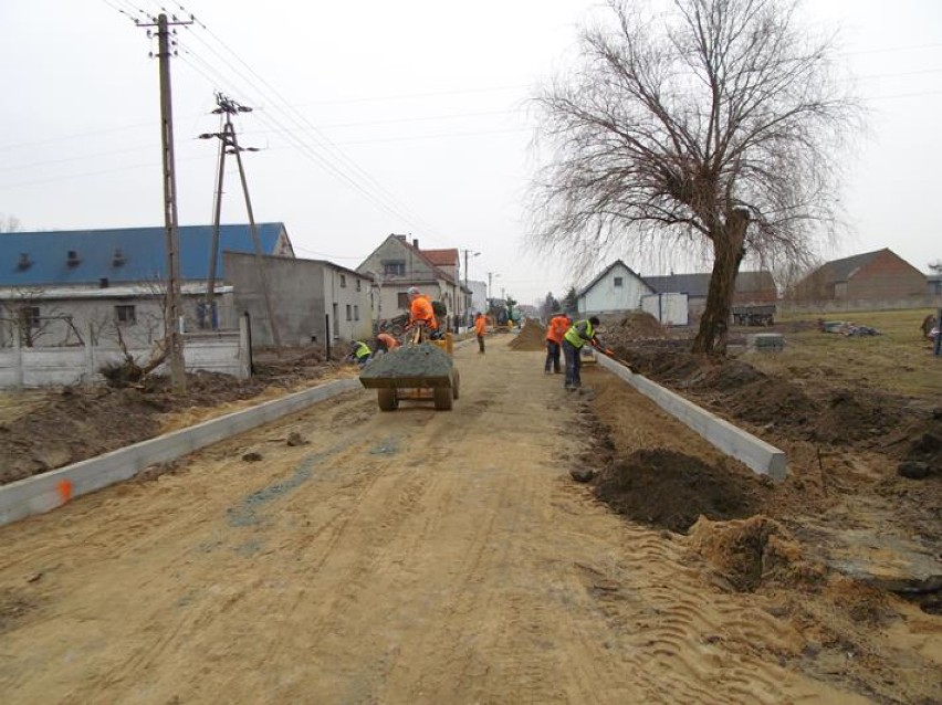 Dobiega końca przebudowa drogi gminnej w Kuklinowie [FOTO]
