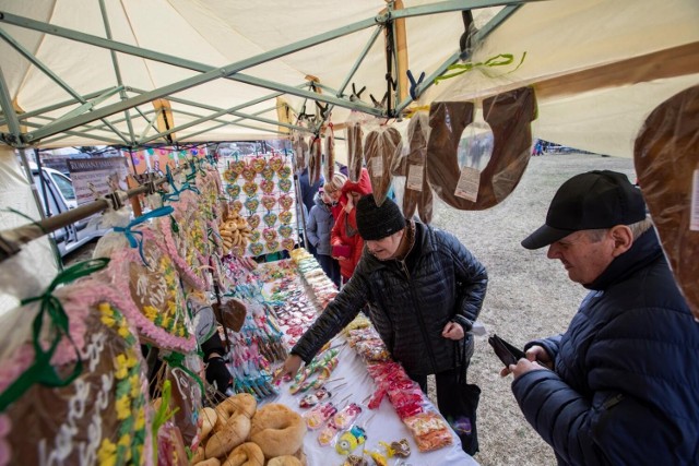 W niedzielę (3 kwietnia) na placu przy ulicy Orląt Lwowskich była moc atrakcji, przygotowanych w ramach „Śniadania na trawie” połączonego z jarmarkiem wielkanocnym - drugim już tej wiosny w Nowym Fordonie