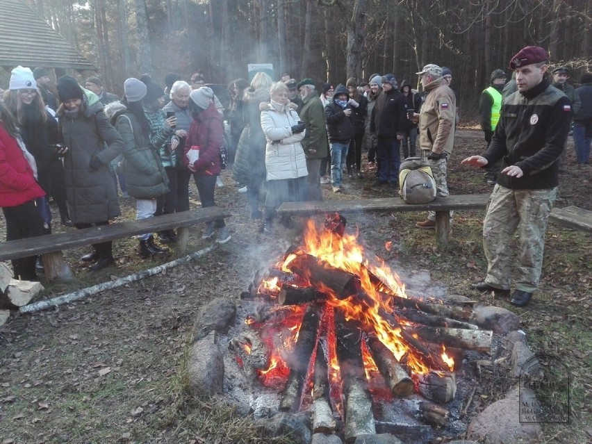 Hubalowa Wigilia na Bielawach. Na uroczystości przybyło wielu sympatyków Hubalowej Legendy [ZDJĘCIA]