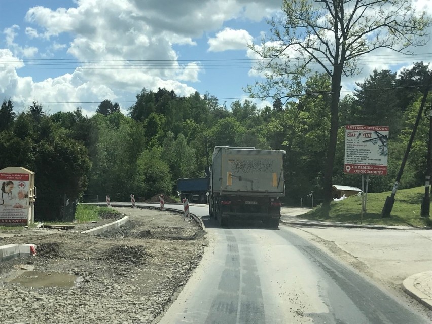Trwa remont powiatówki Chełmiec-Marcinkowice. Jest ruch wahadłowy