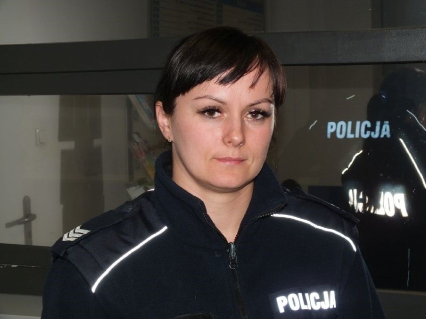 Policjanci ratowali w Odrze tonącą kobietę