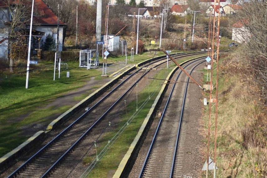 Boguszów-Gorce: Pociąg potrącił kobietę. Utrudnienia na linii kolejowej Wrocław-Jelenia Góra