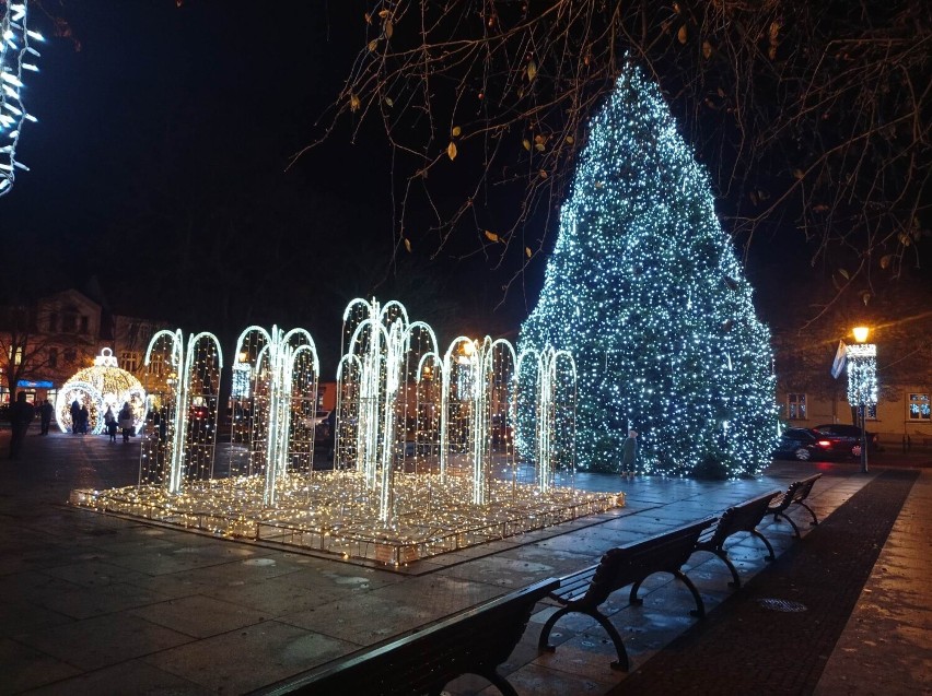 Świąteczne iluminacje w Wolsztynie - na Rynku czuć klimat świąt