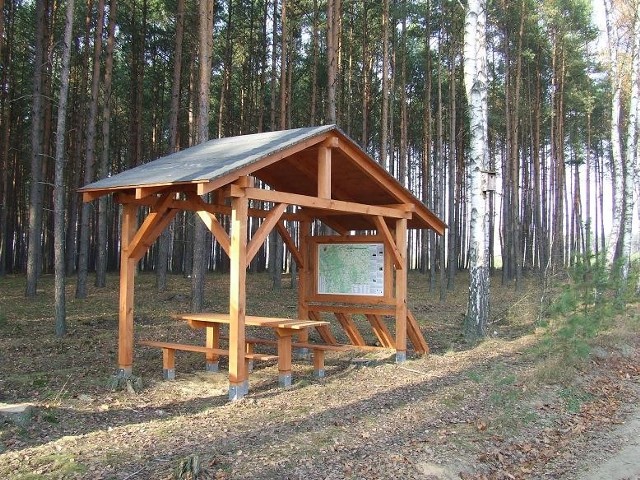 W lasach powiatu nowotomyskiego ustawiono trzy takie wiaty