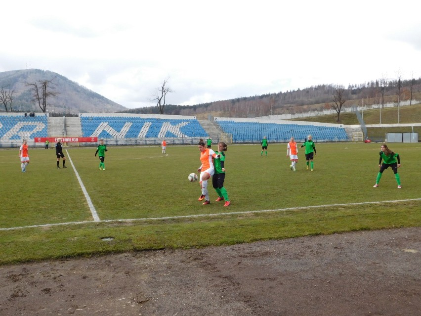 Piłkarki AZS PWSZ zaczęły ligową wiosnę od zwycięstwa u siebie 2:0 nad GOSiR-em Piaseczno