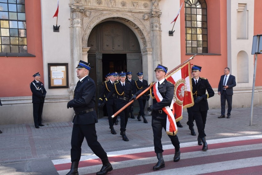 Strażacy świętowali na Głównym Rynku nadanie sztandaru KM PSP w Kaliszu. ZDJECIA 