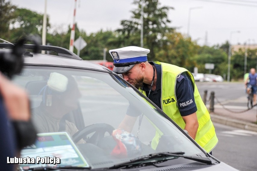Mieszkańcy Kostrzyna skarżą się, że policjanci - ich zdaniem...