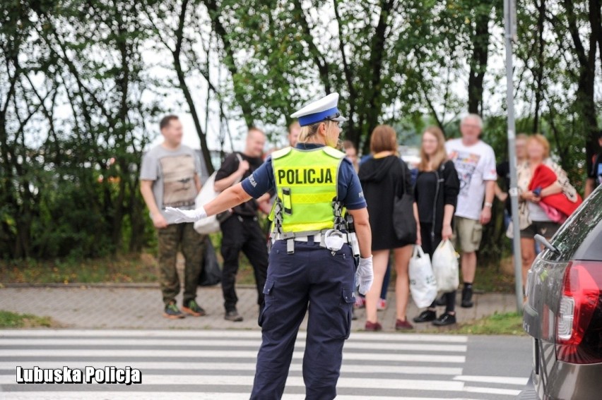 Mieszkańcy Kostrzyna skarżą się, że policjanci - ich zdaniem...