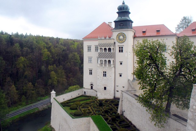 Zamki, które warto zwiedzić blisko Krakowa.