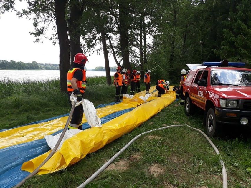Strażacy z powiatu chodzieskiego ćwiczyli na wypadek powodzi (ZDJĘCIA)