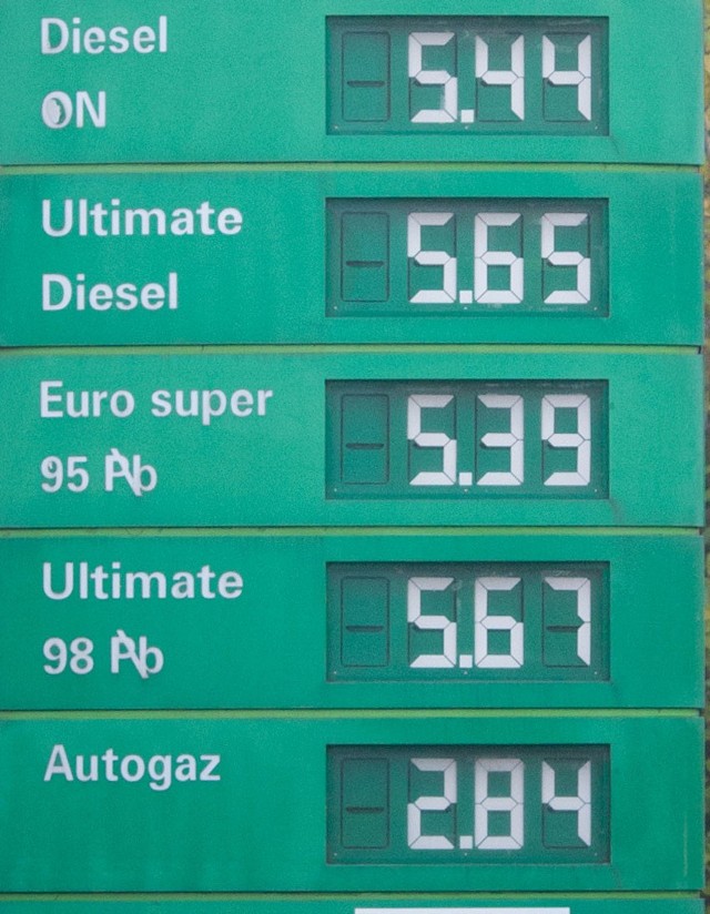 W Łodzi ropa droższa od benzyny. Przed 1 listopada ceny paliw poszły w górę