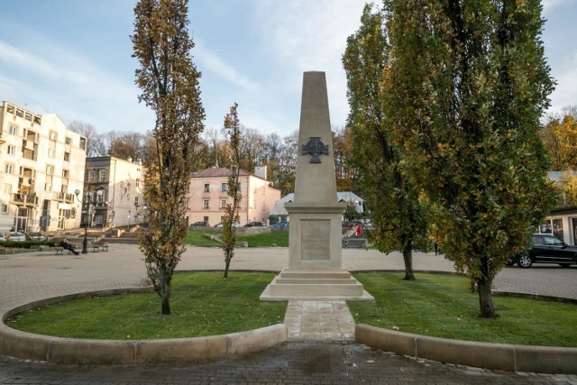 Obelisk upamiętniający odzyskanie przez Polskę niepodległości w 1918 roku.