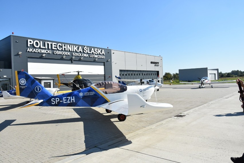 Otwarcie dwóch nowych hangarów lotniczych w Gliwicach