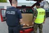 Strażnicy graniczni z niemieckimi policjantami zatrzymali samochód z nielegalnym tytoniem